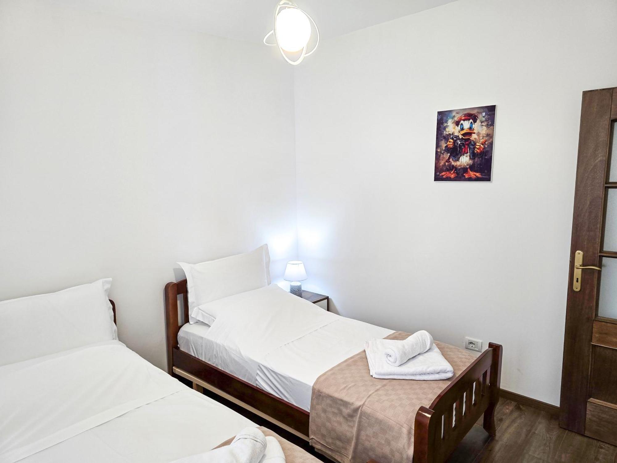 Lake Park 2Br Apartment Тирана Екстер'єр фото