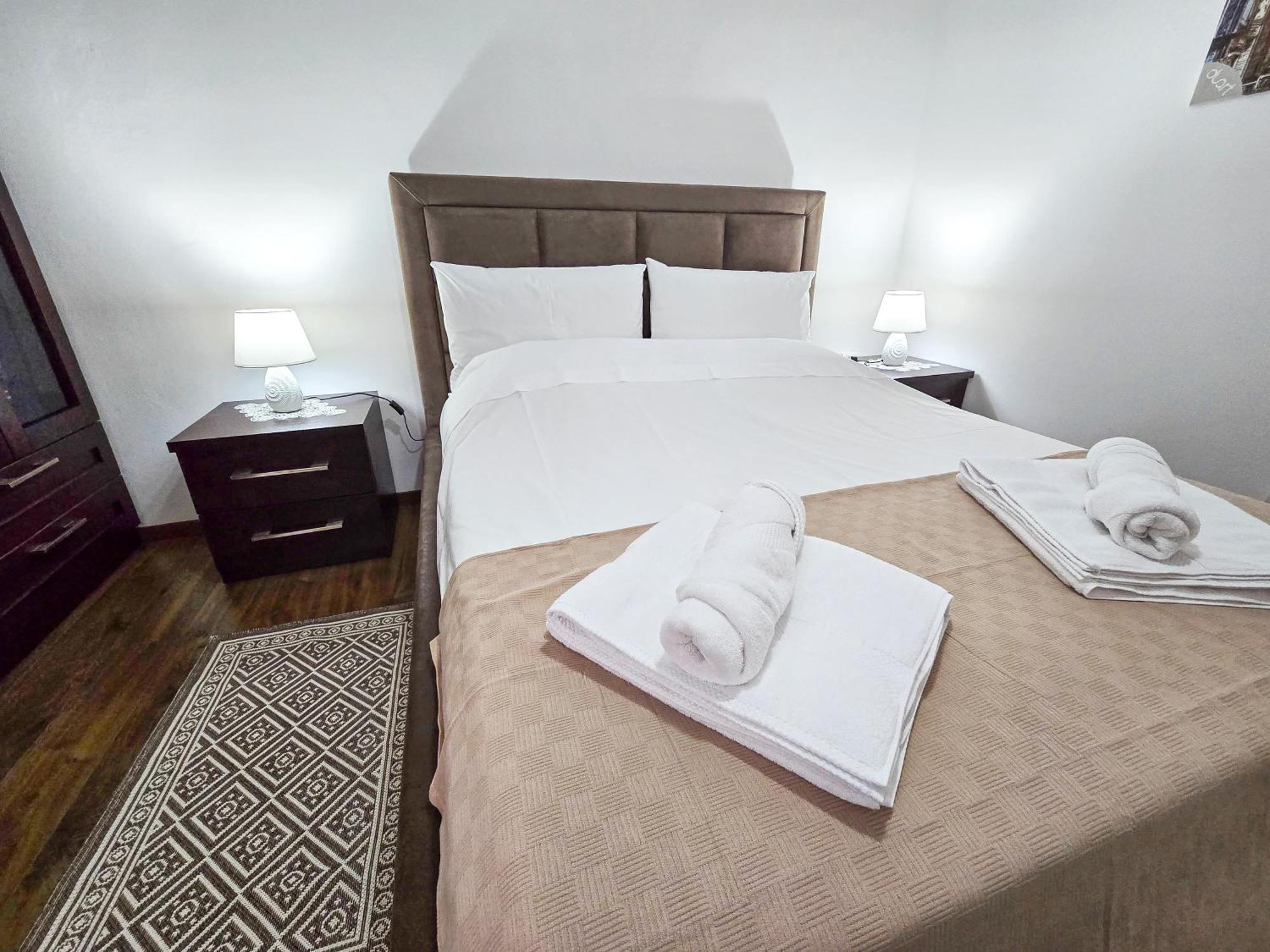 Lake Park 2Br Apartment Тирана Екстер'єр фото