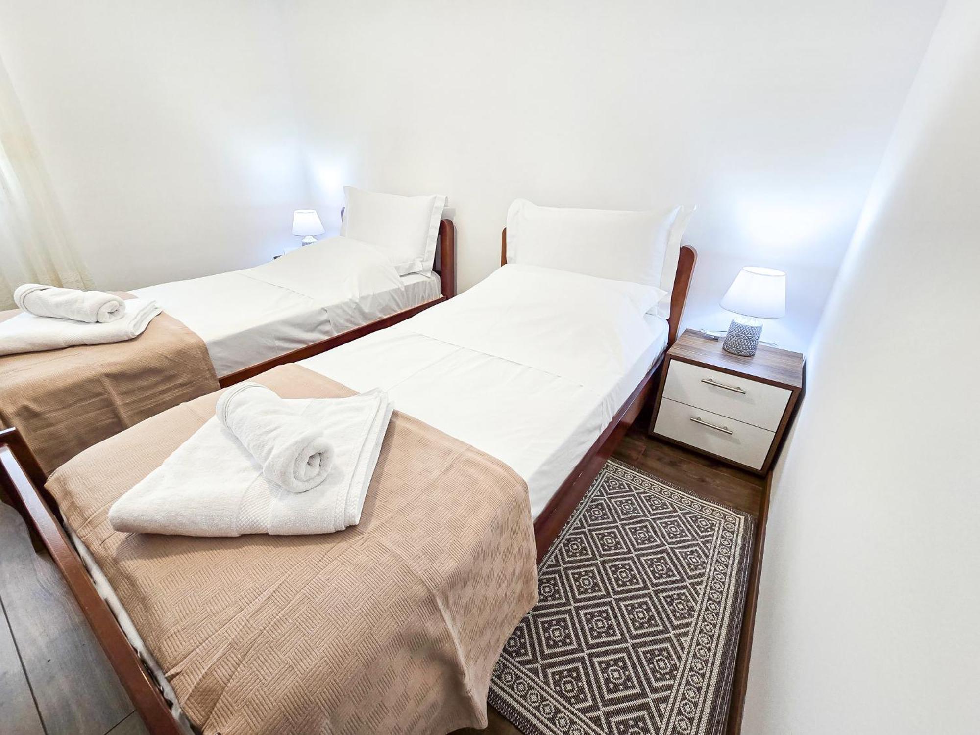 Lake Park 2Br Apartment Тирана Екстер'єр фото